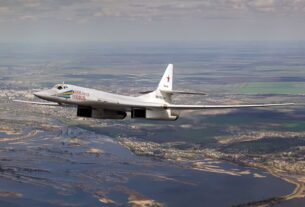 Ту-160 назвали самым мощным бомбардировщиком России: на что он способен Ту-160 назвали самым мощным бомбардировщиком России: на что он способен