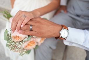 Тысячи фанатов Роналду сорвали чужую свадьбу из-за нелепой ошибки Тысячи фанатов Роналду сорвали чужую свадьбу из-за нелепой ошибки