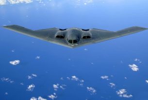 США досрочно вводят в строй самый секретный бомбардировщик нового поколения США досрочно вводят в строй самый секретный бомбардировщик нового поколения