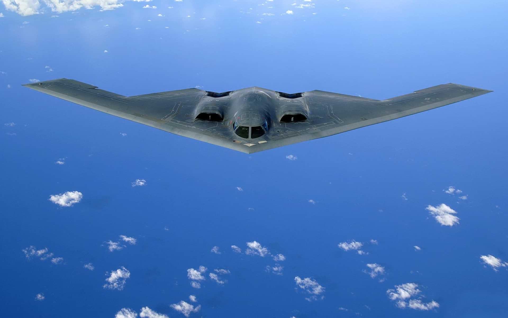 США досрочно вводят в строй самый секретный бомбардировщик нового поколения США досрочно вводят в строй самый секретный бомбардировщик нового поколения